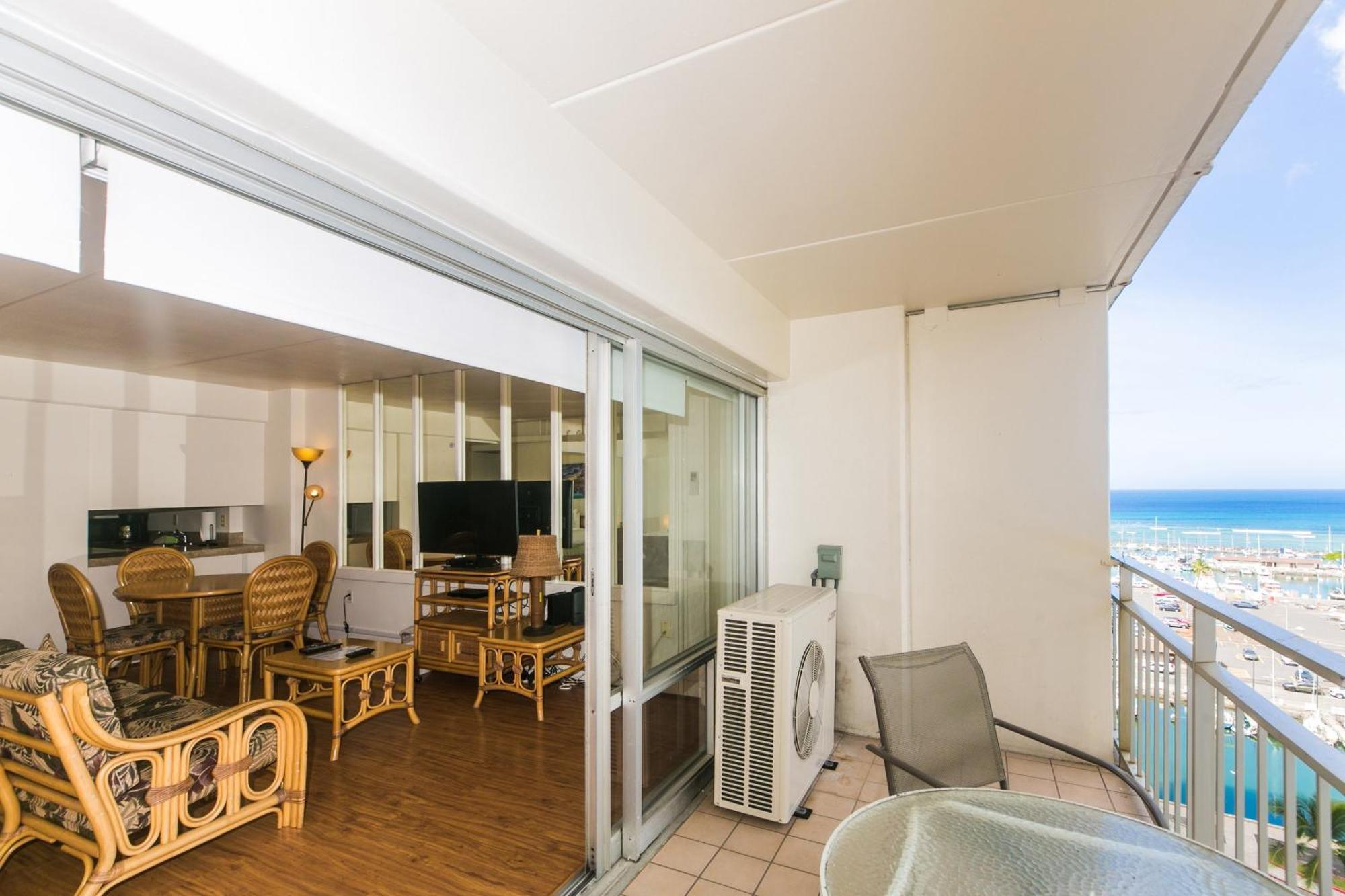 Appartamento Ilikai Tower 1127 Yacht Harbor View 1Br Honolulu Esterno foto